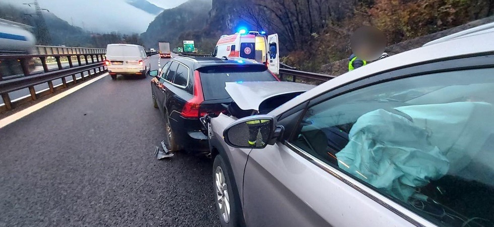 Tamponamento tra due auto sull'A22: una persona è rimasta ferita